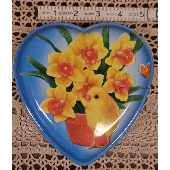 Vtg Plastic Heart Shape Easter Spring Container Daffodils & Baby Chick 6" x 6" - Picture 5 of 5